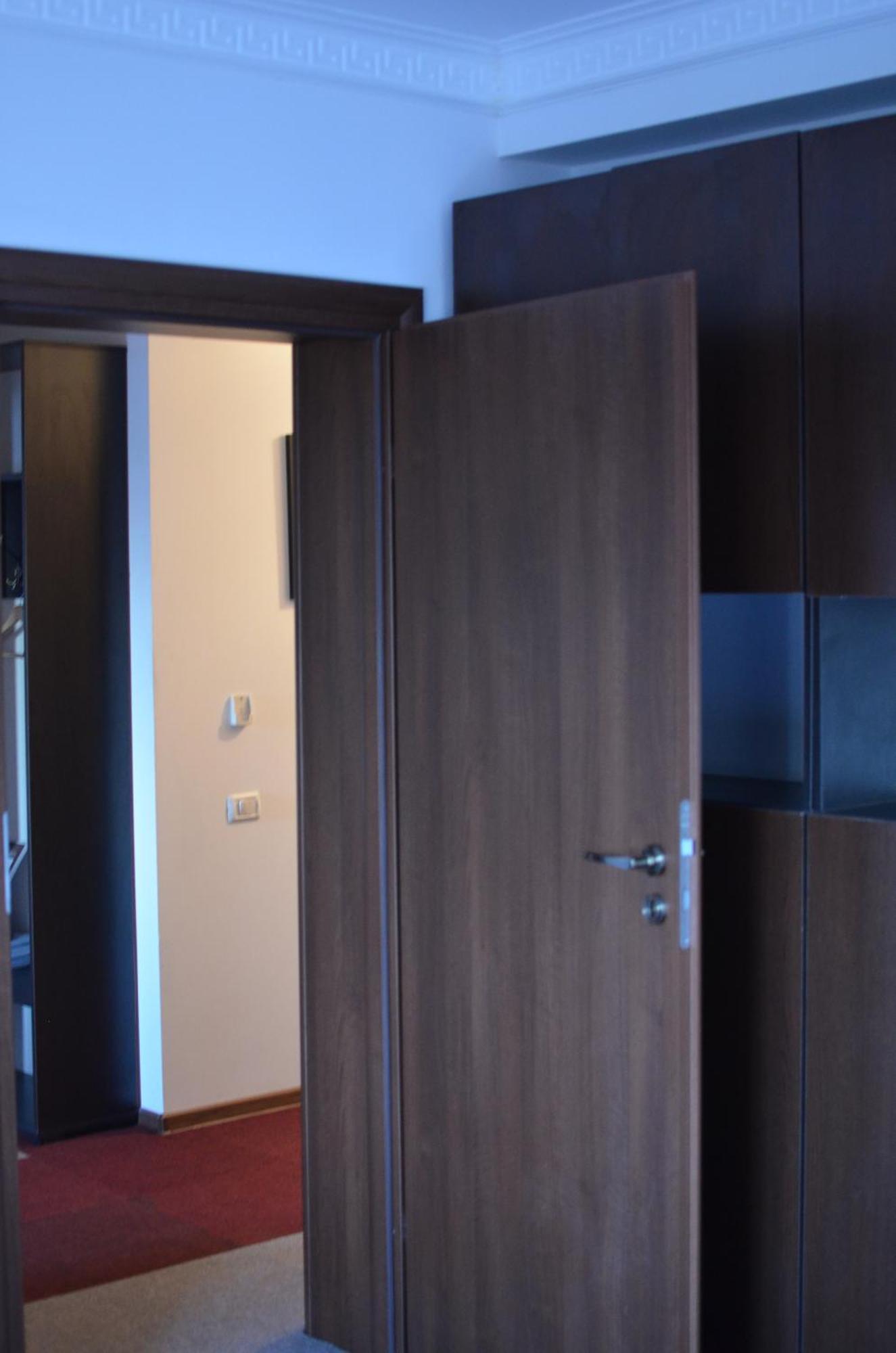 Vila Cu Trandafiri Cozy Apartments 2 Camere Bragadiru 外观 照片