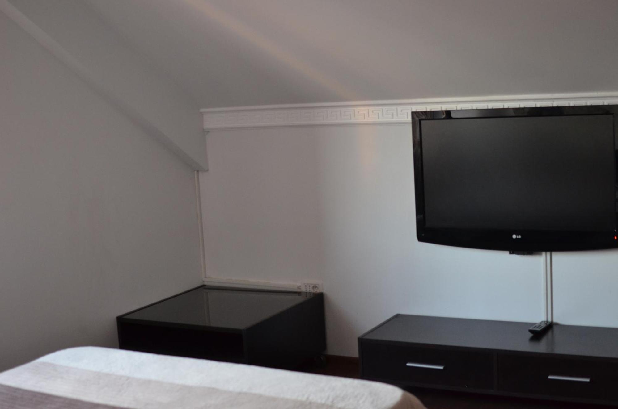 Vila Cu Trandafiri Cozy Apartments 2 Camere Bragadiru 外观 照片